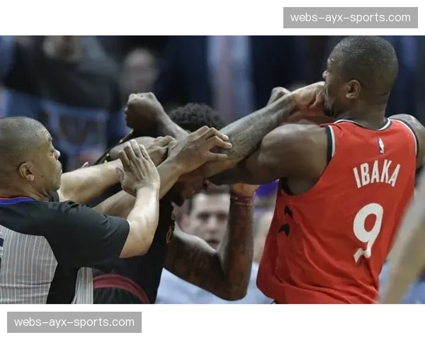 特写：冲突瞬间，斯图尔特与努尔基奇争执双双遭驱逐